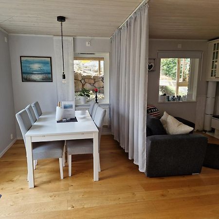 Skaergardsidyll Pa Bjoerkoe Med Gangavstand Till Havet Skarvik Экстерьер фото